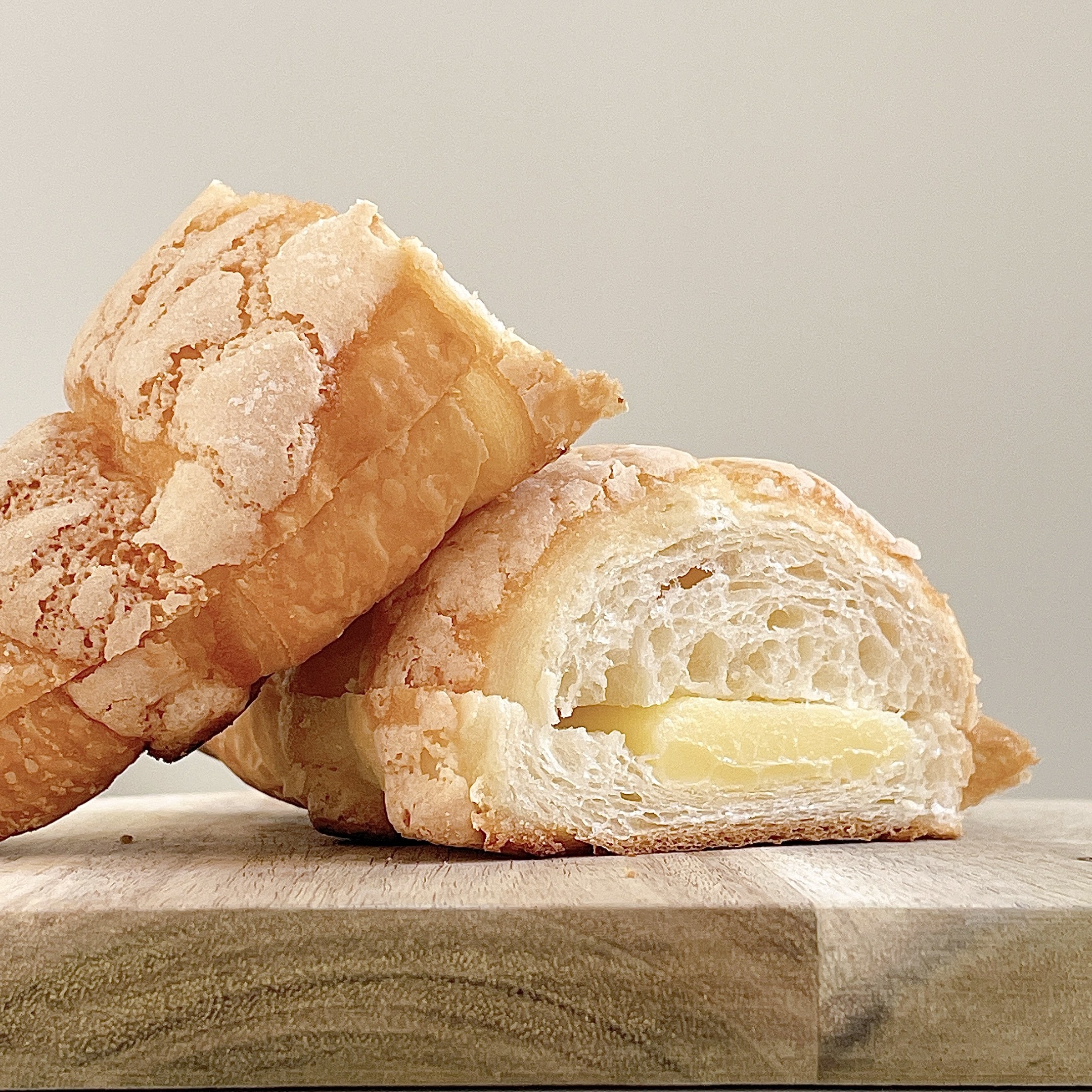 FamilyMart（ファミリーマート）のおすすめのパン「マカロンクロワッサン（発酵バター入りクリーム）」