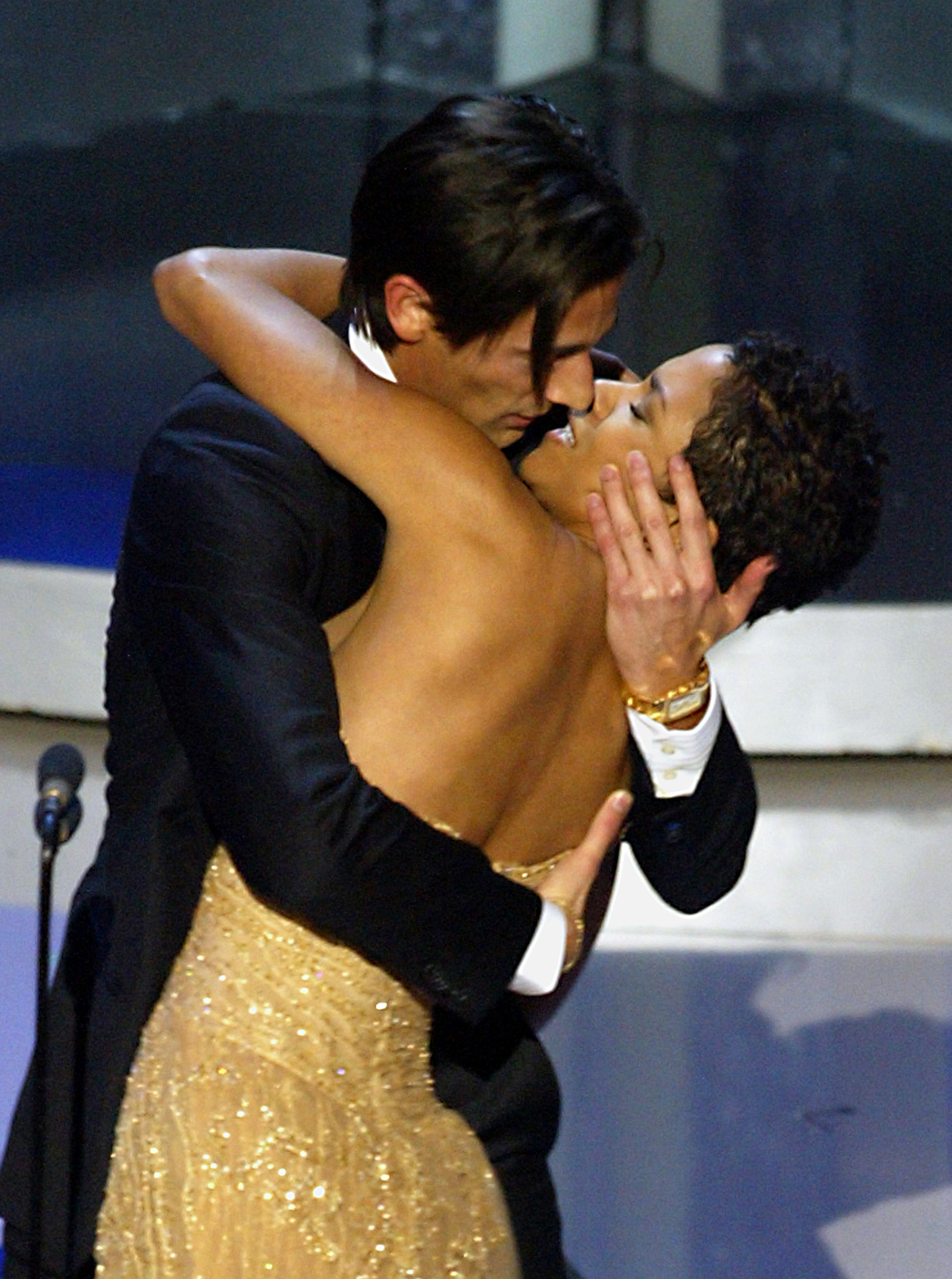 Adrien Brody attempting to kiss Halle Berry on stage