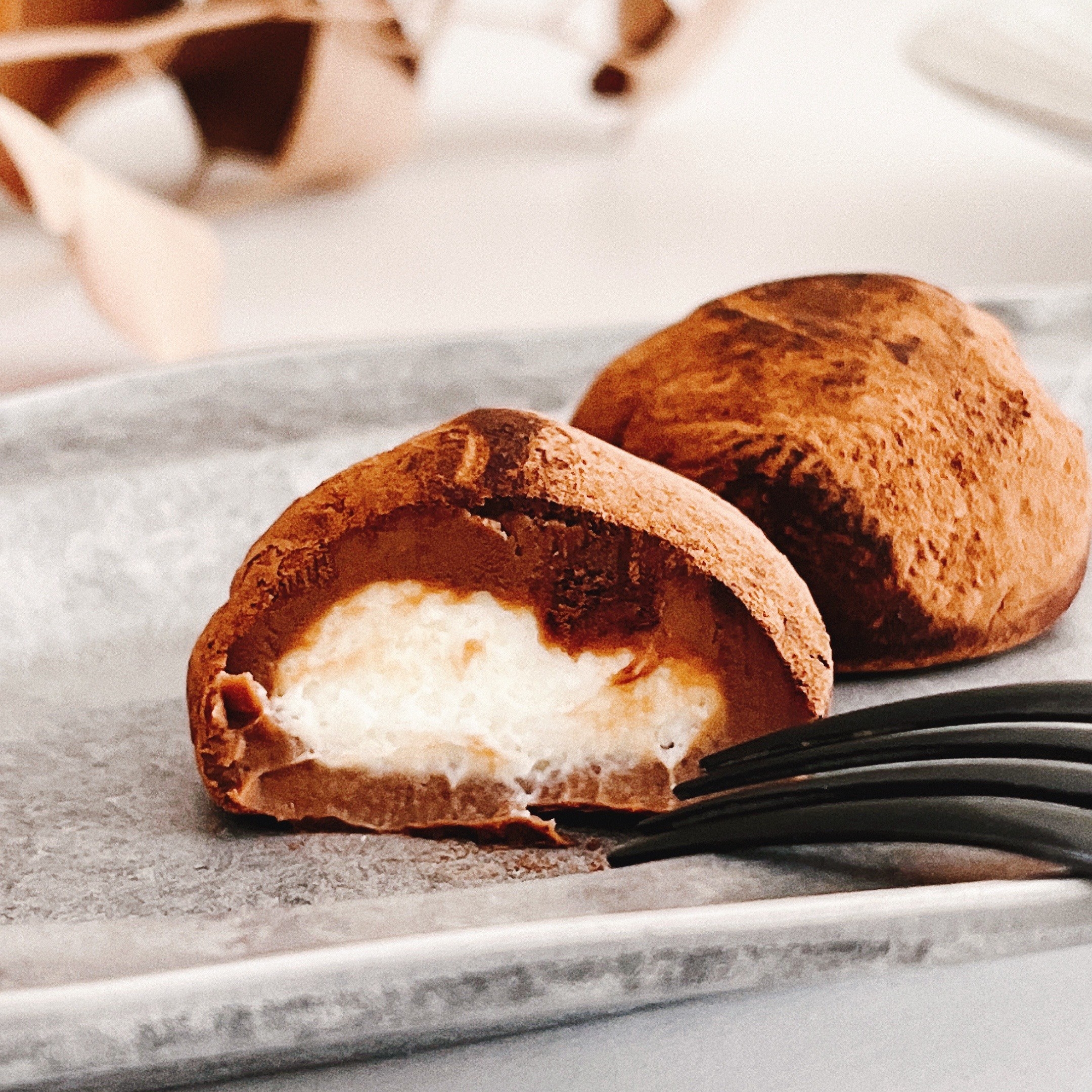 LAWSON(ローソン)の「クリーム包んだ生チョコトリュフ 2個入」