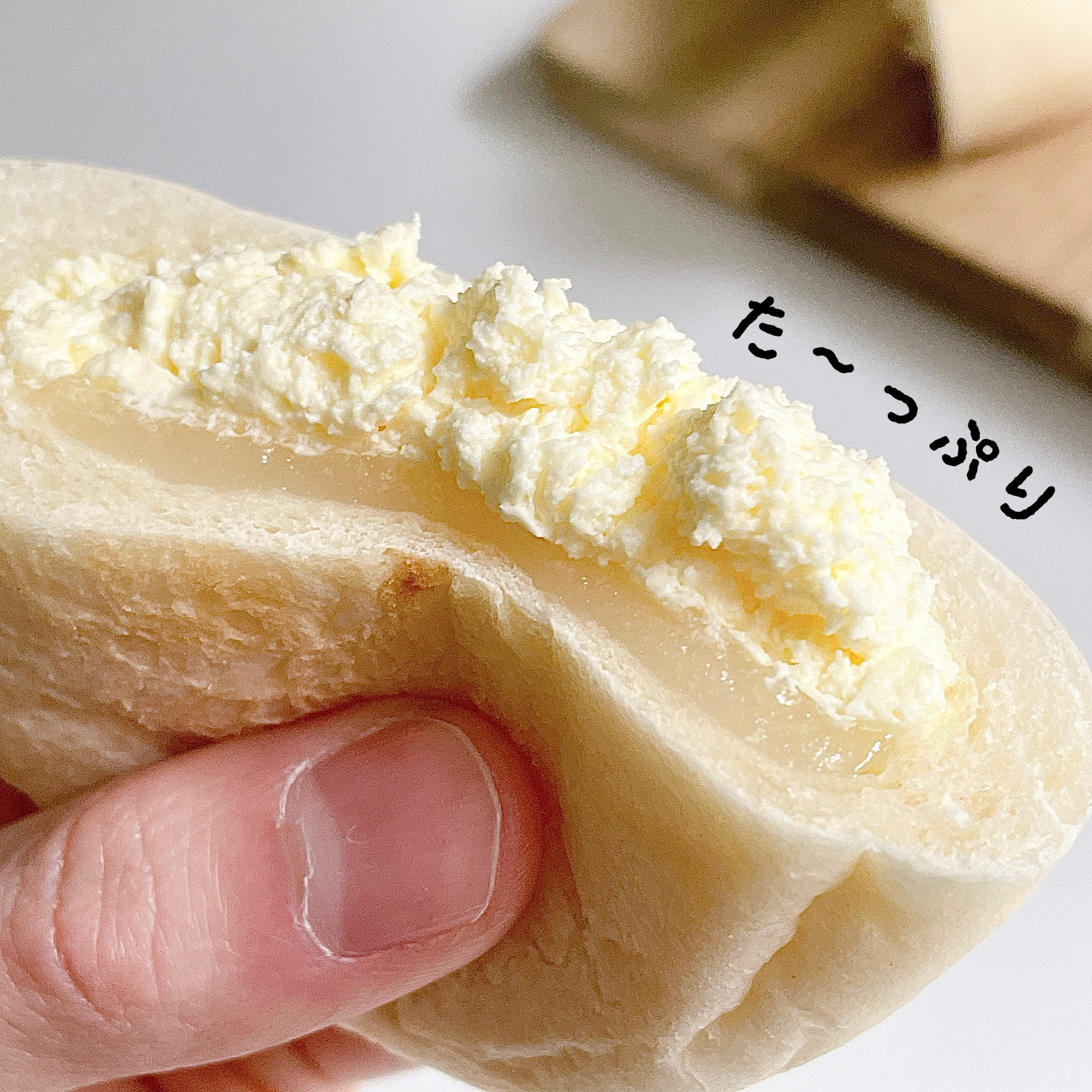 FamilyMart（ファミリーマート）のおすすめパン「雪見だいふくみたいなパン」