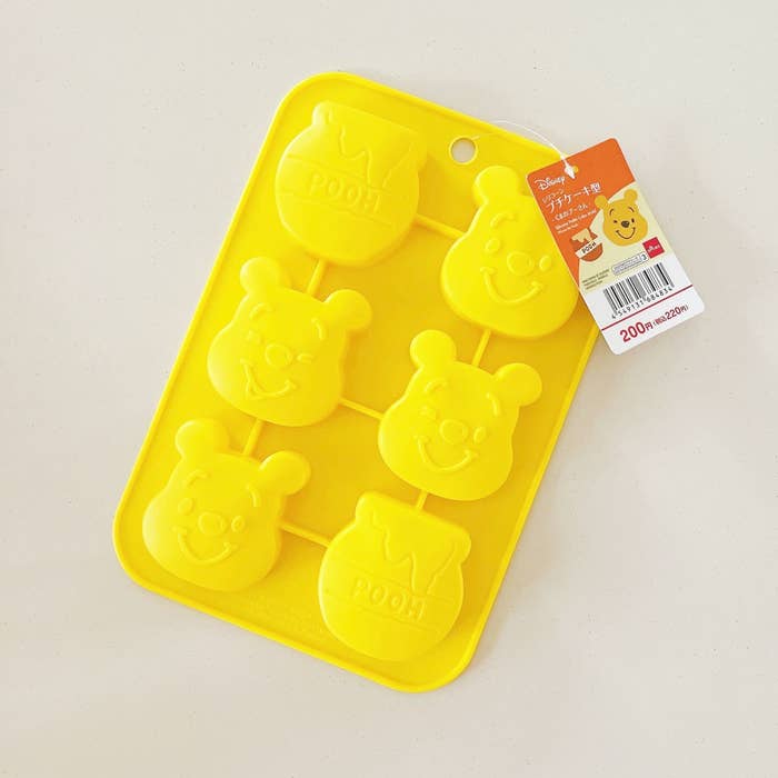 DAISO(ダイソー)のオススメの調理器具「シリコーンプチケーキ型(くまのプーさん)」