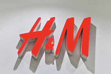 H＆M】コーデが一気に見違えた！透け感がオシャレな「高見え