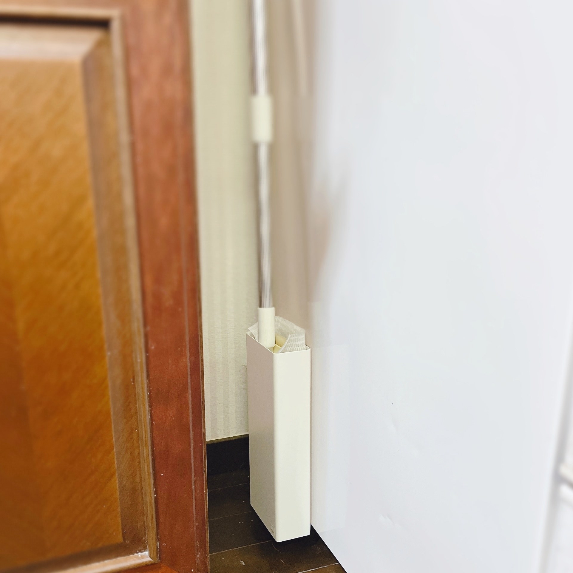 Loft（ロフト）のおすすめ山崎実業便利グッズ「マグネット フローリングワイパースタンド tower（タワー）」