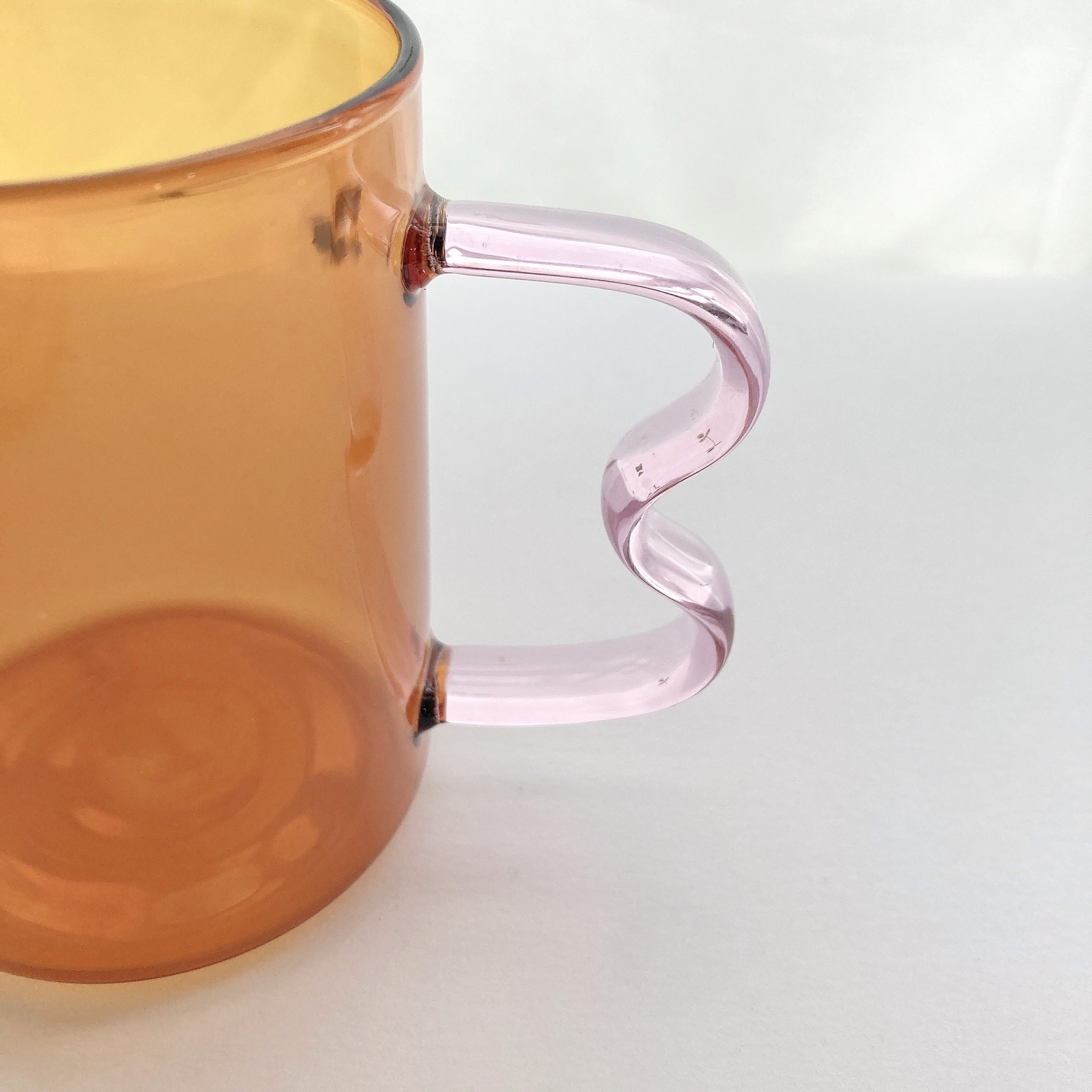 Francfranc（フランフラン）のオススメのマグカップ「バイカラー 耐熱グラスマグ アンバー」