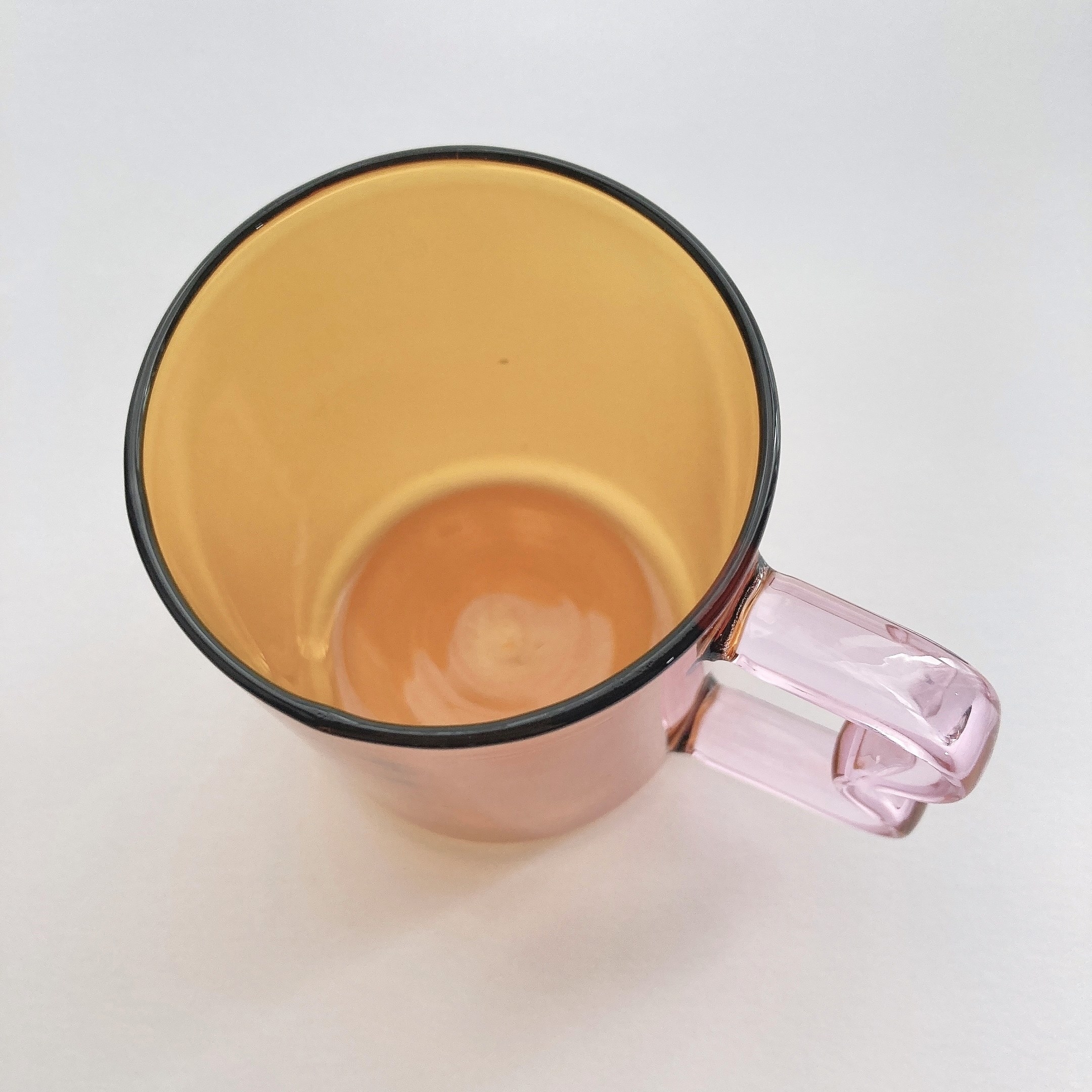 Francfranc（フランフラン）のオススメのマグカップ「バイカラー 耐熱グラスマグ アンバー」