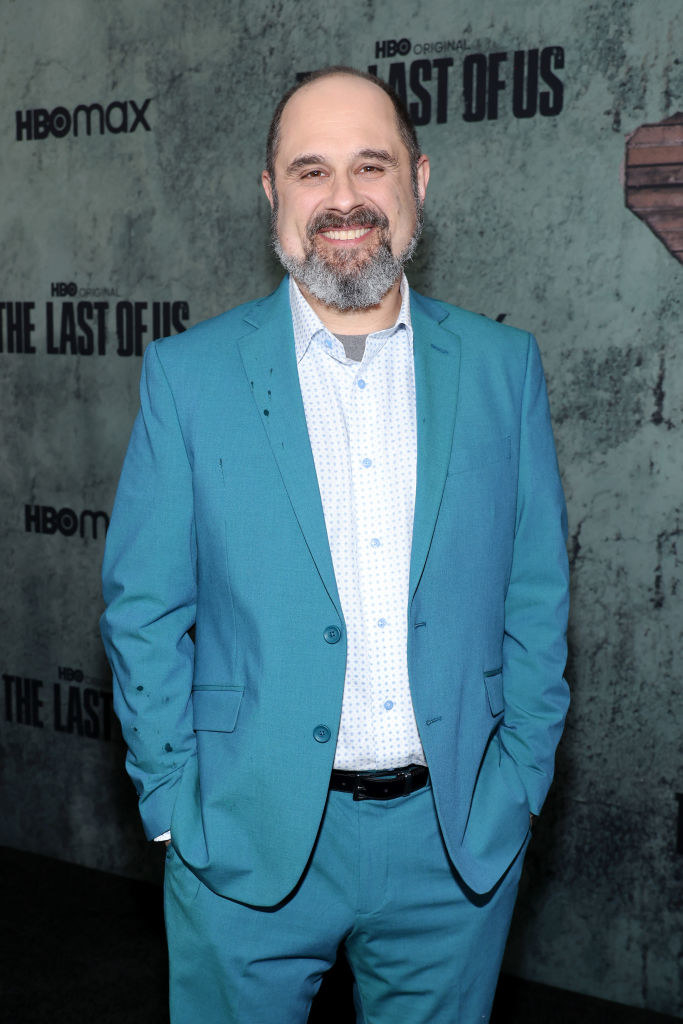 Craig smiles at a red carpet event for The Last of Us. He&#x27;s wearing a suit and smiling with his hands in his pocket