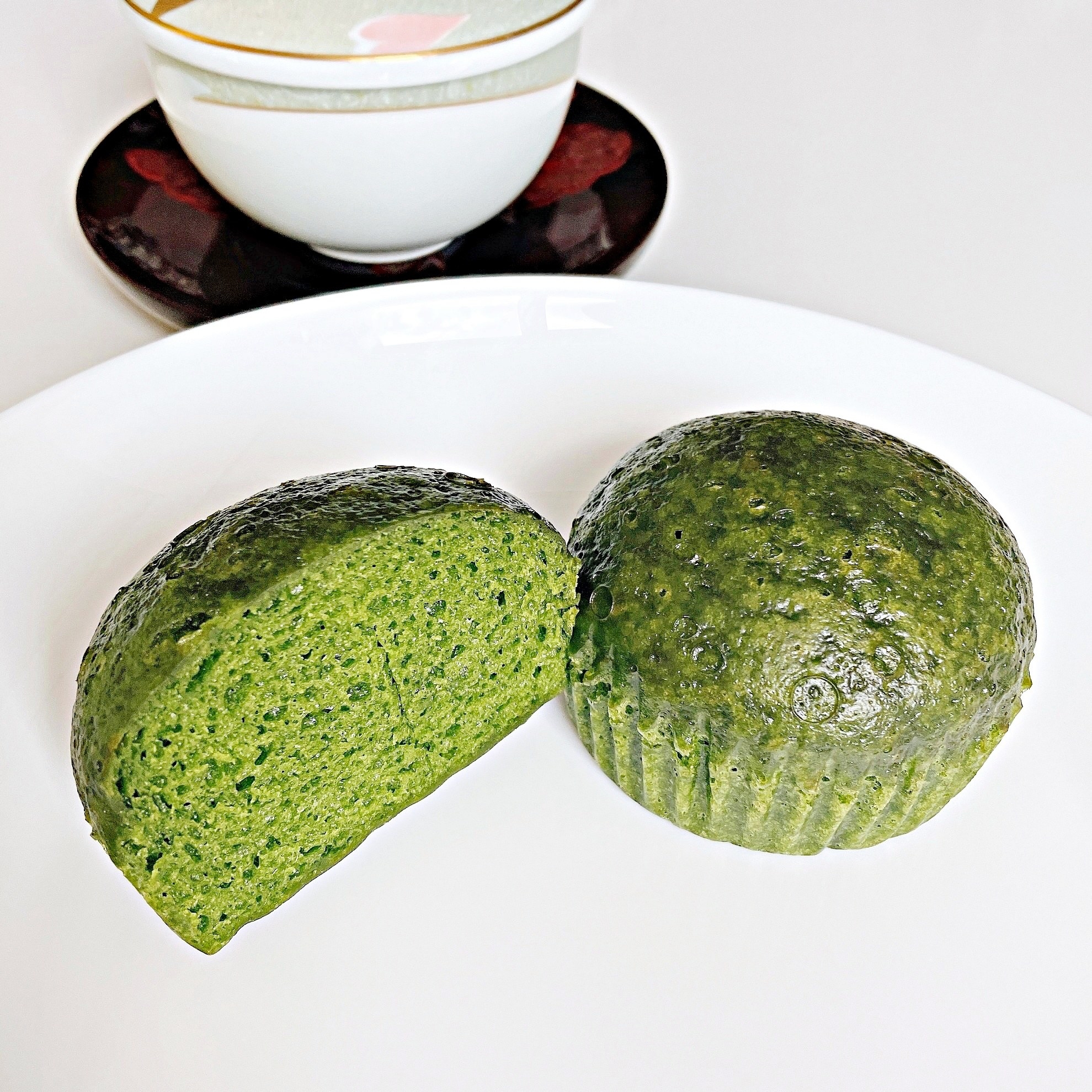 LAWSON(ローソン)のおすすめスイーツ「もっちり抹茶蒸しパン 2個入」