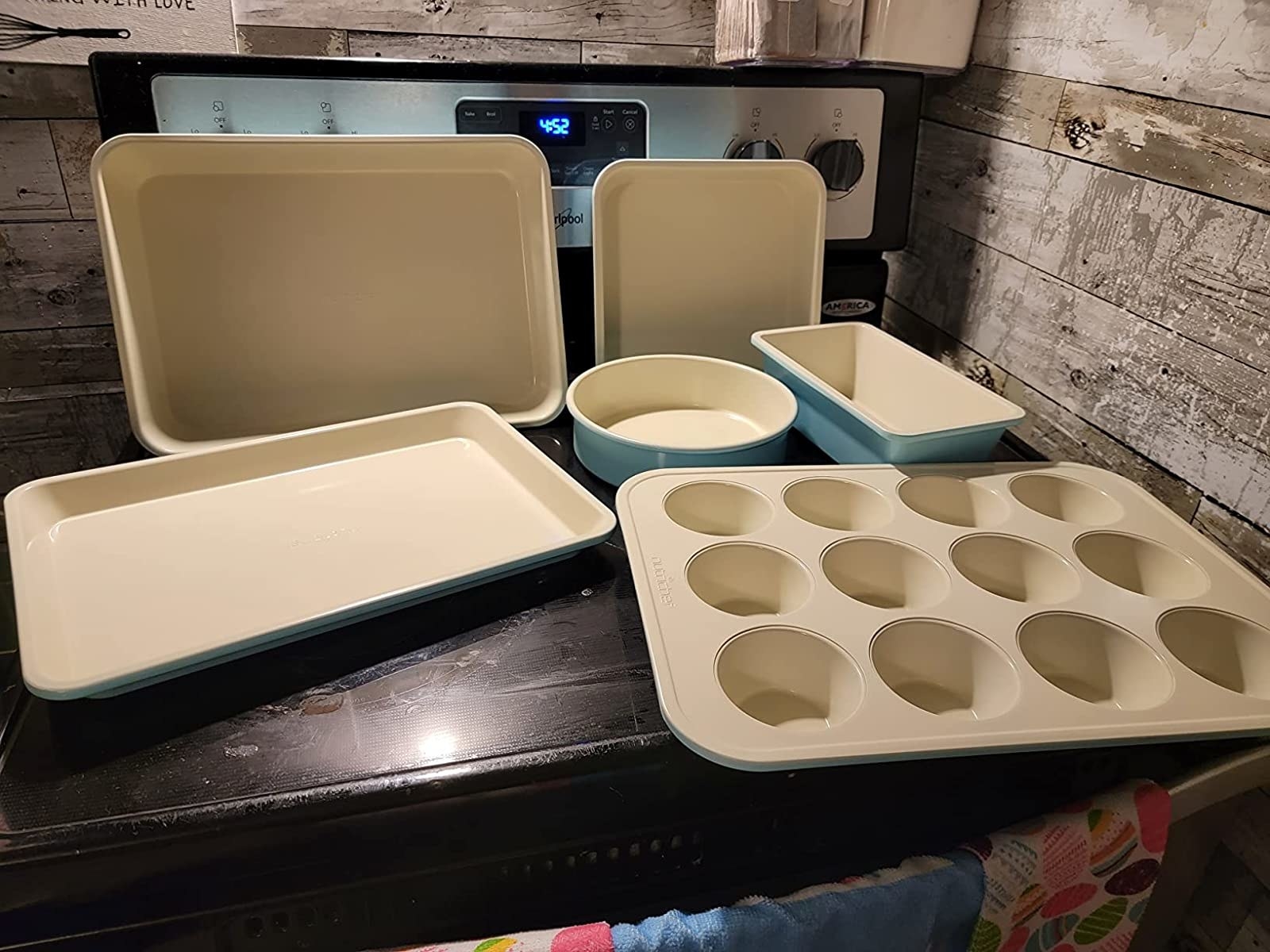 Reviewer image of six baking pans