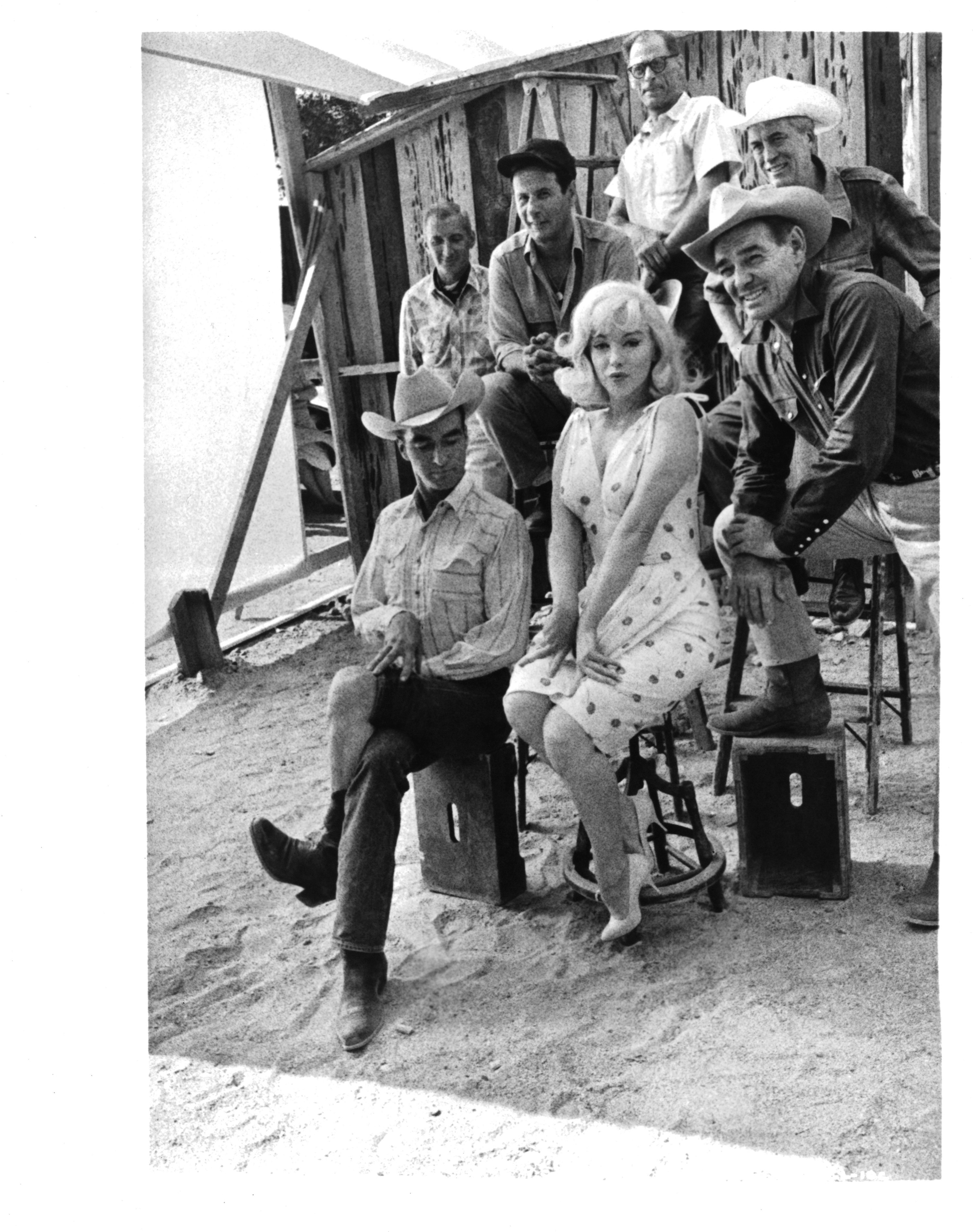 Montgomery Clift, Eli Wallach, Marilyn Monroe, Clark Gable, Arthur Miller and John Huston on the set of the film &#x27;The Misfits&#x27;, 1961