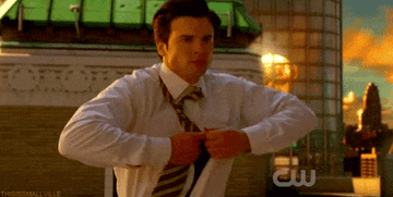 Clark Kent finally wearing his Superman suit in &quot;Smallville&quot;