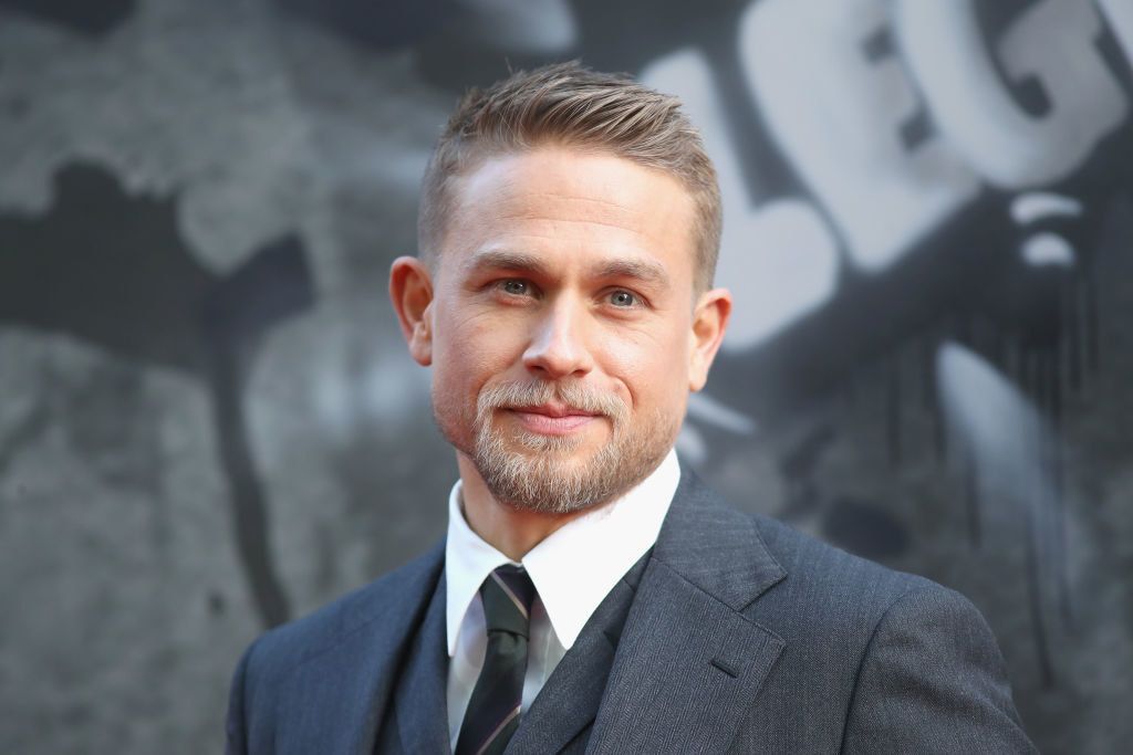 charlie hunnam smiling on the red carpet