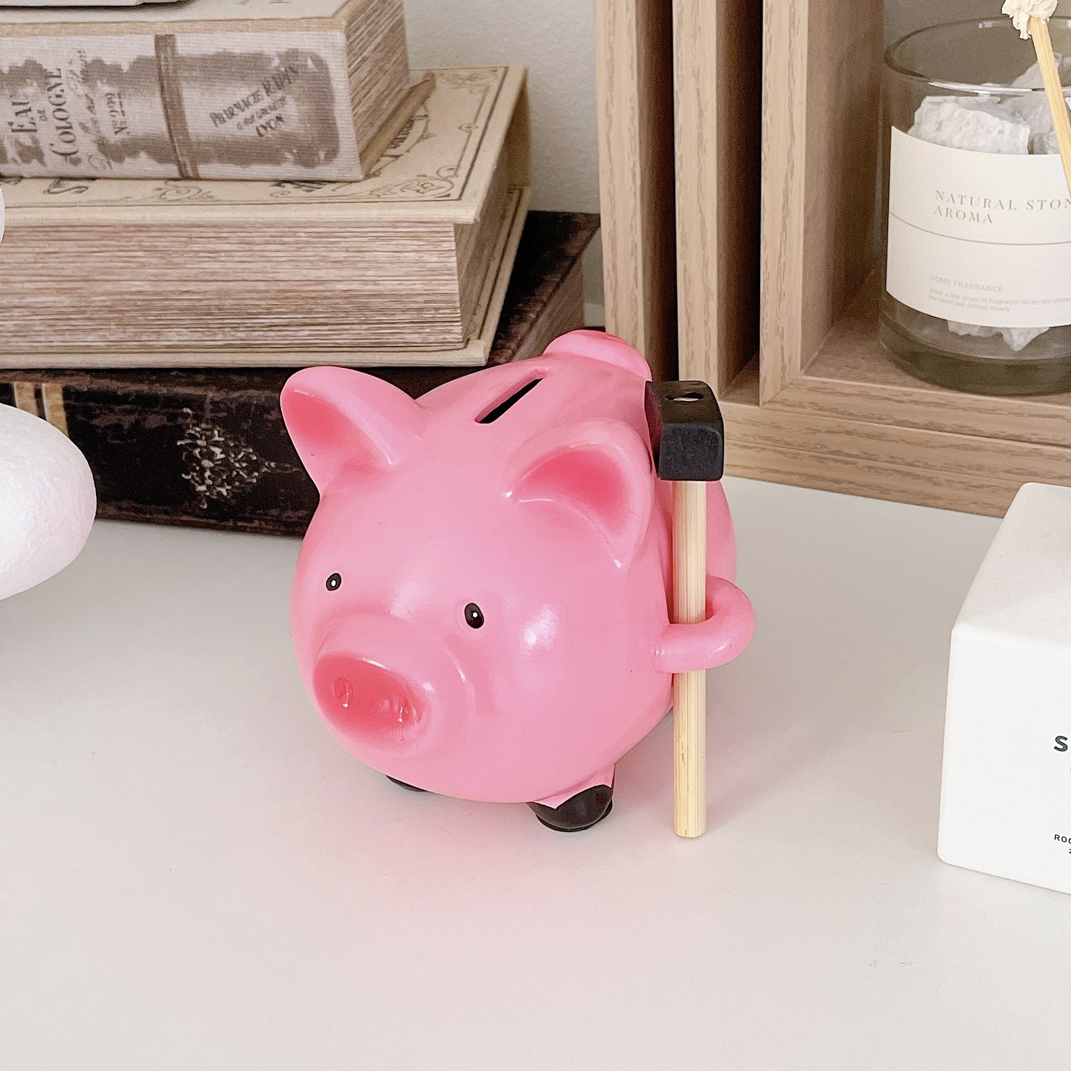 Flying Tiger(フライングタイガー)のオススメのおもしろグッズ「ブタの貯金箱&ハンマー」