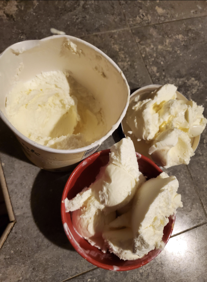 no caramel swirl in the vanilla ice cream