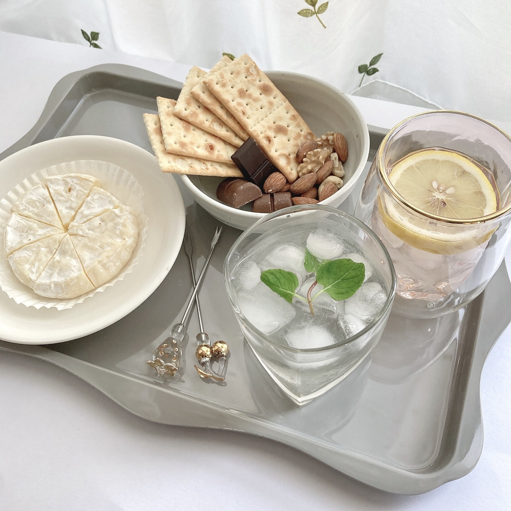 Francfranc(フランフラン)のオススメのトレー「フリル メラミントレー」