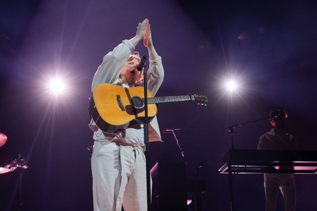 lewis putting his hands up in a prayer pose