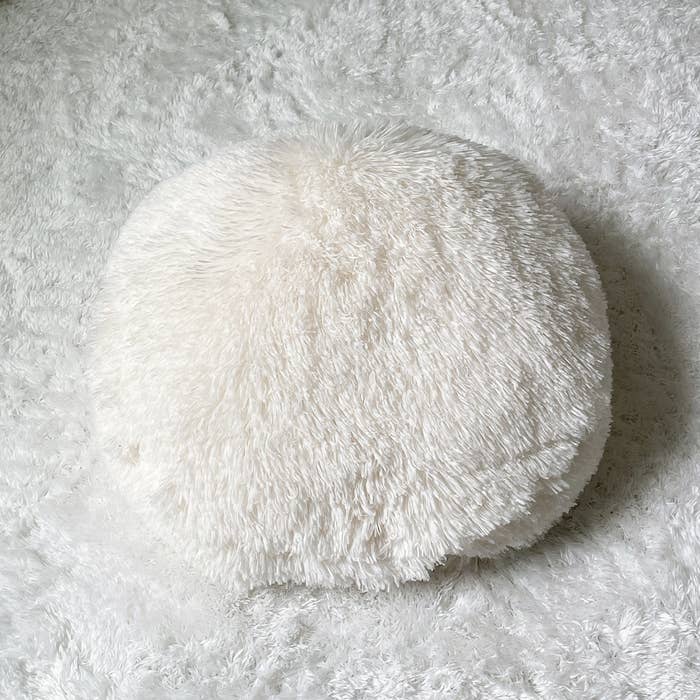 NITORI(ニトリ)のおすすめのアイテム「モチモチクッション(ロングファー O IV)」