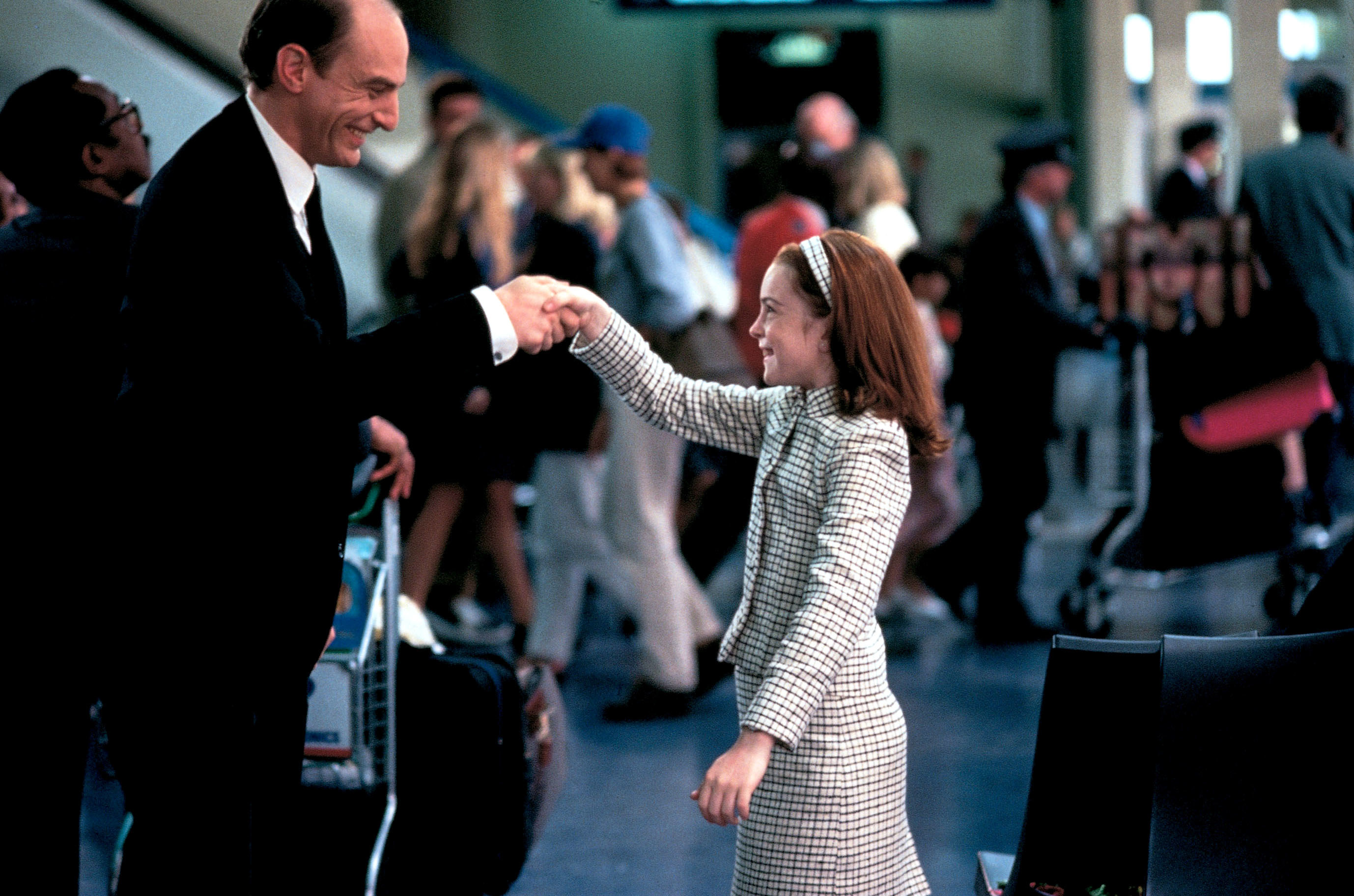 Screenshot from &quot;The Parent Trap&quot; of Lindsay being greeted at the airport