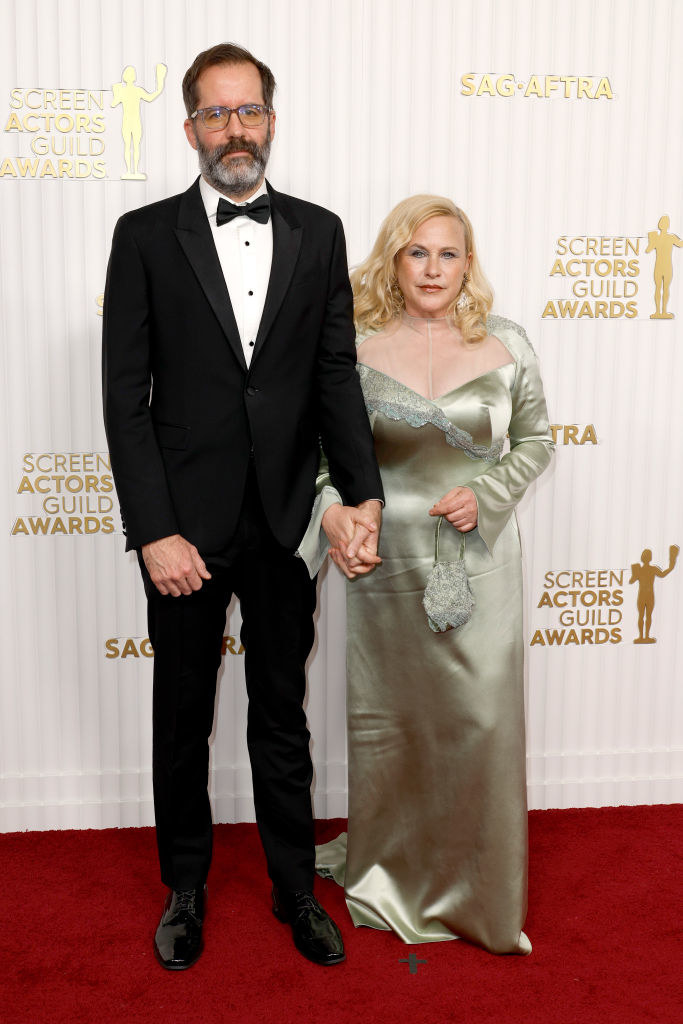 Eric White and Patricia Arquette holding hands on the red carpet at the 29th Annual Screen Actors Guild Awards