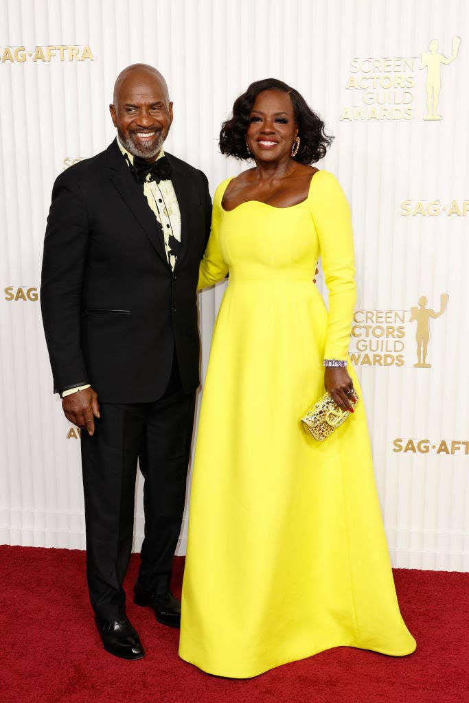 Julius Tennon and Viola Davis smiling and arm in arm on the red carpet for the 29th Annual Screen Actors Guild Awards
