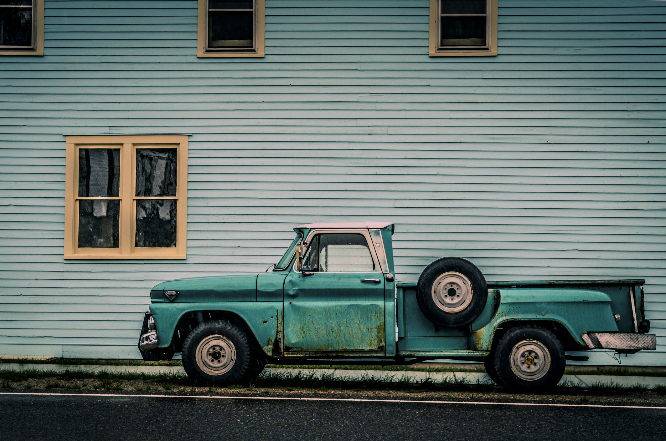 An old pickup truck