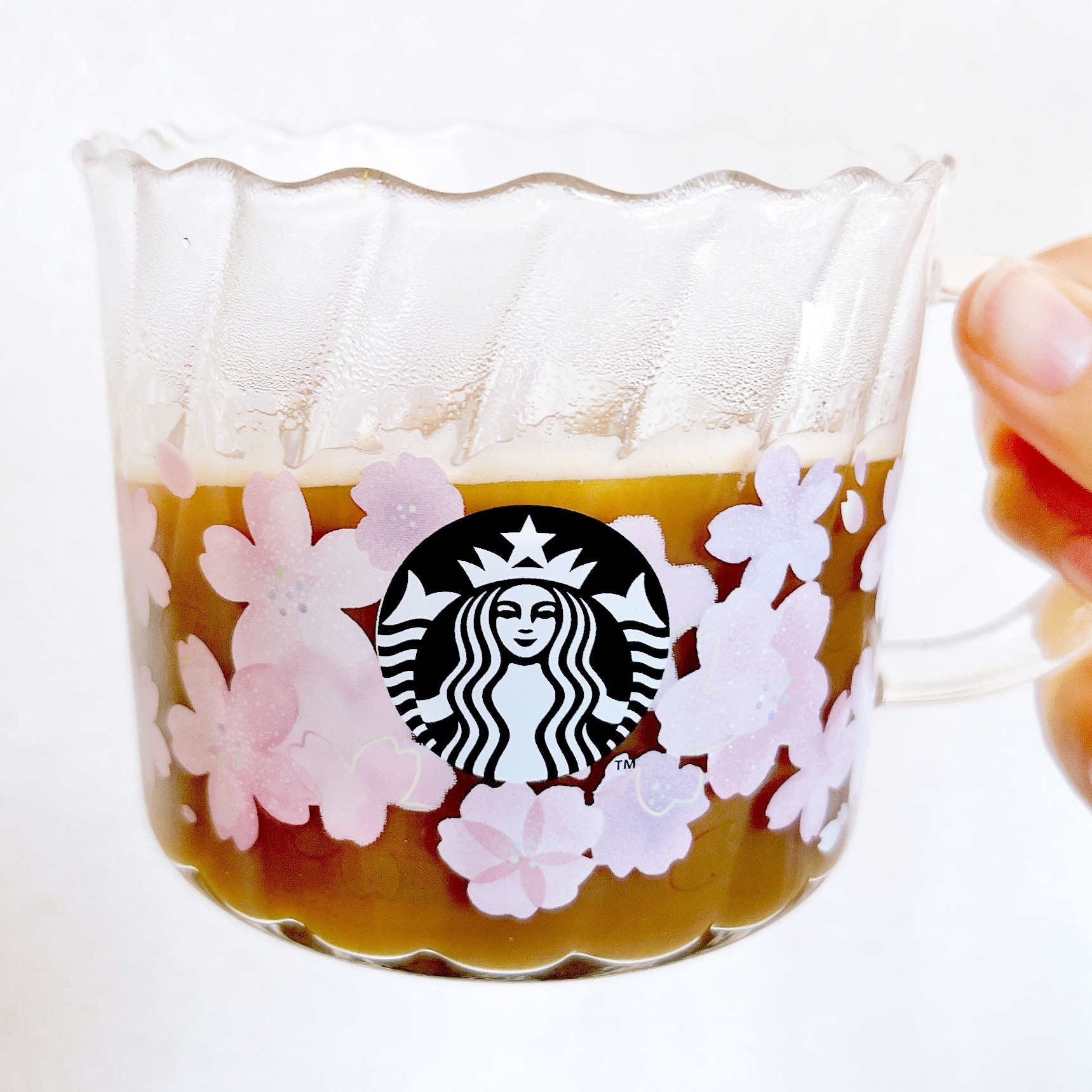Starbucks Coffee（スターバックスコーヒー）のおすすめグッズ「SAKURA2023耐熱グラスマグツイストライン」