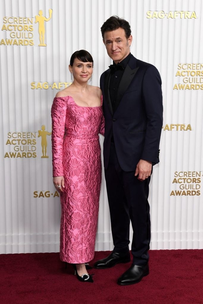 Charlene McKenna and Adam Rothenberg smiling and arm in arm on the red carpet for the 29th Screen Actors Guild Awards