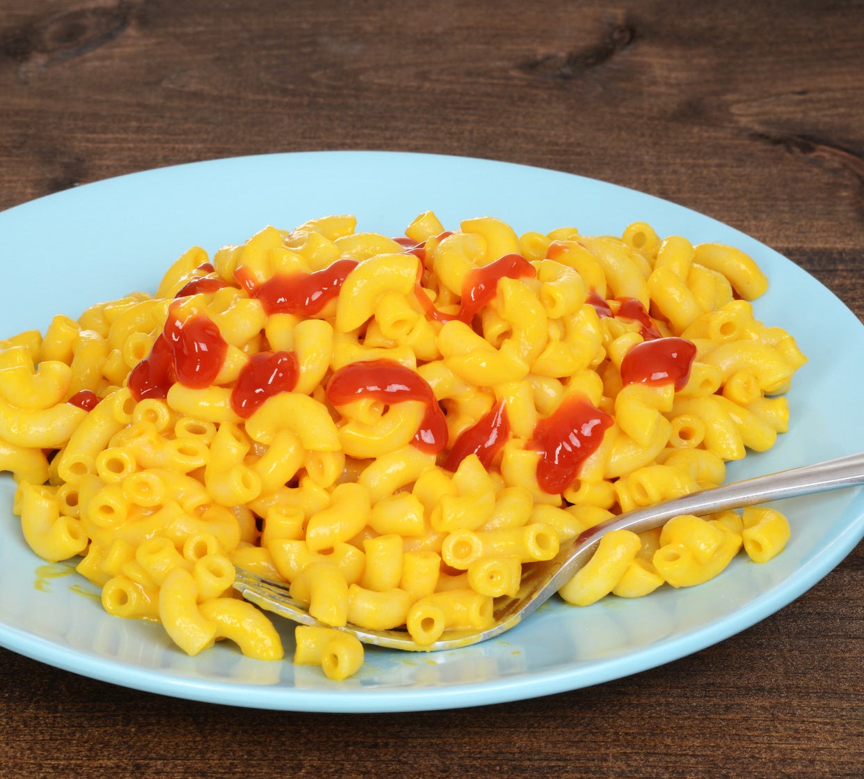 Macaroni and cheese with ketchup and fork