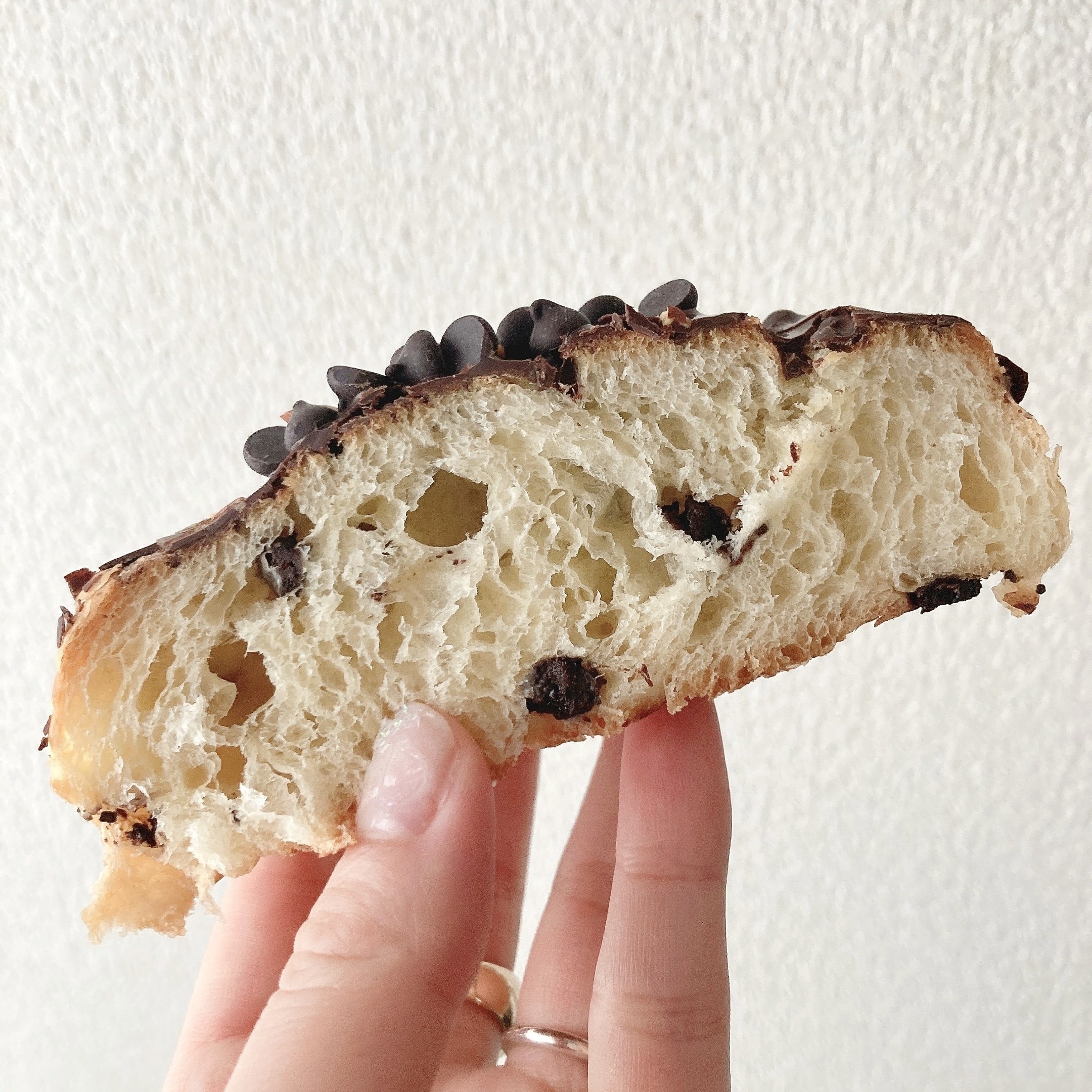 セブン-イレブンのオススメの菓子パン「アーモンドチョコデニッシュ」