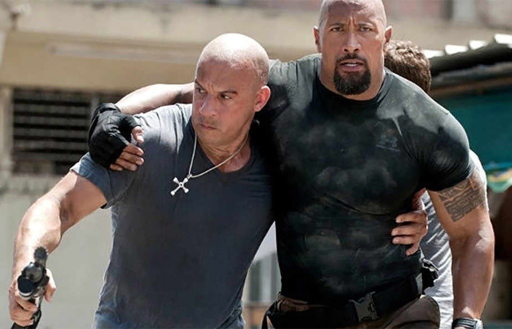 Escena entre Toretto y Hobbs