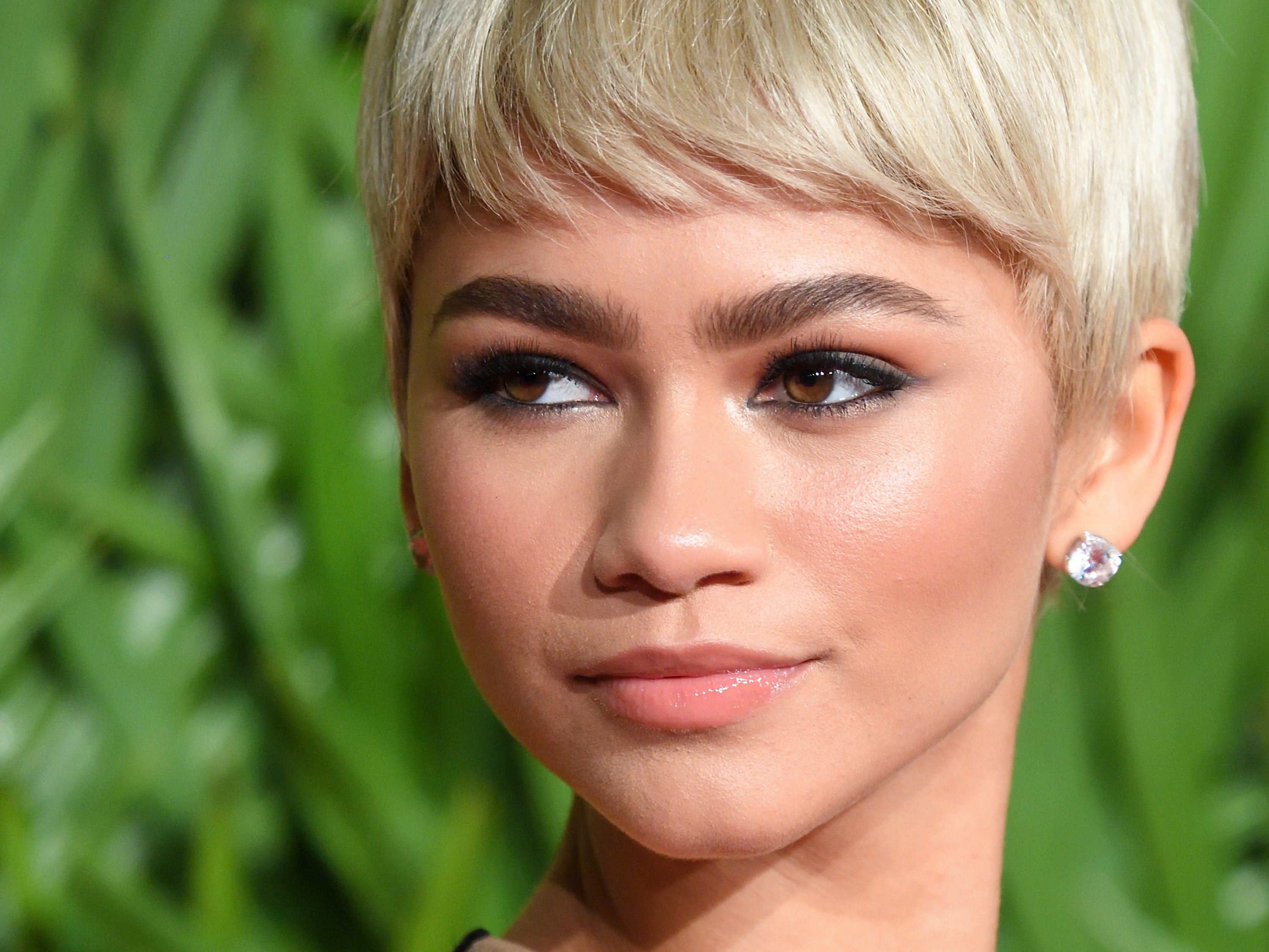 Zendaya Debuts Short Hair With Highlights - 60