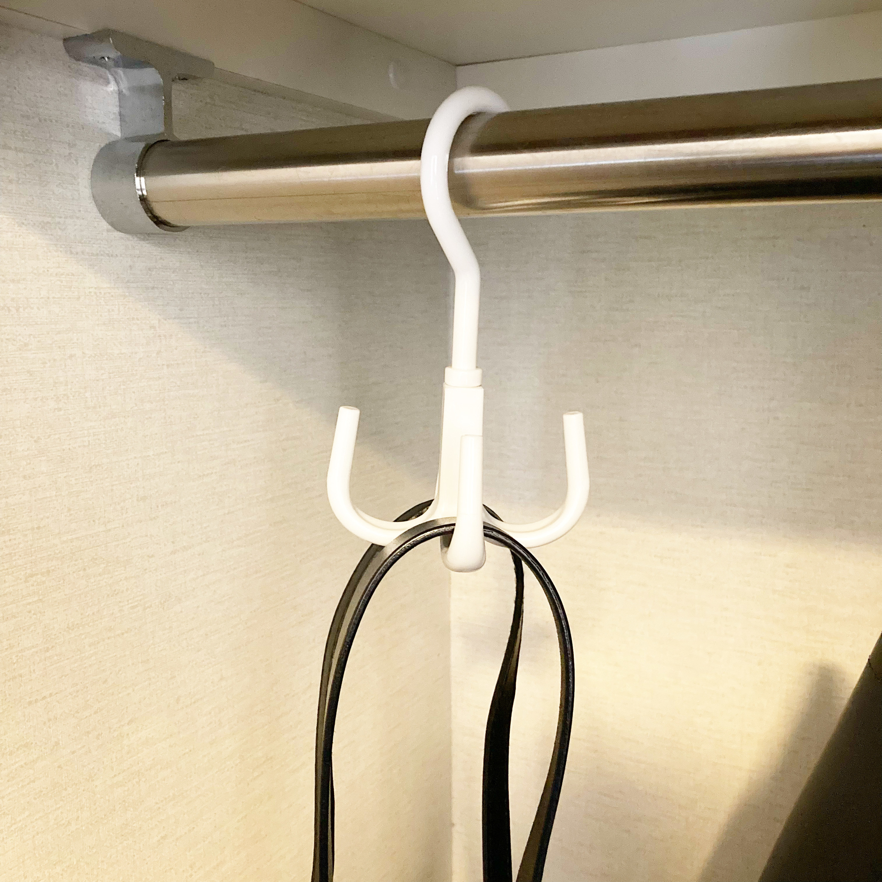 DAISO（ダイソー）の便利な収納アイテム「くるくるハンガー（白）」