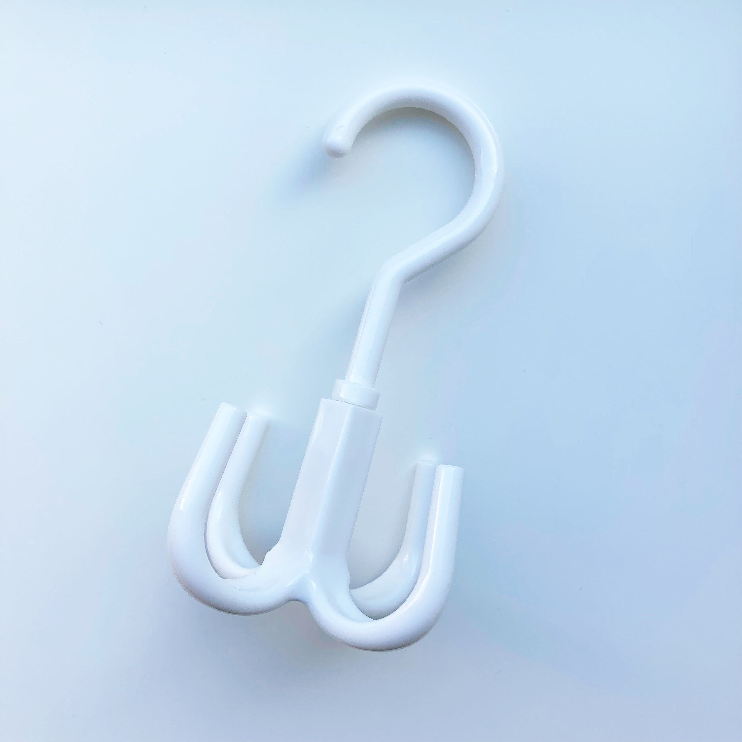 DAISO（ダイソー）の便利な収納アイテム「くるくるハンガー（白）」