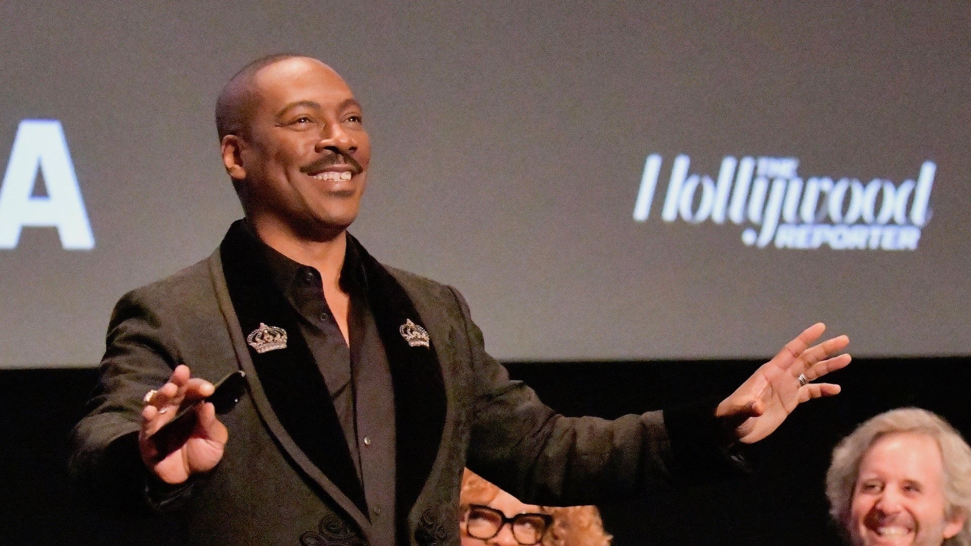 Eddie Murphy Wins First Emmy for 'Saturday Night Live' Hosting Gig(02)
