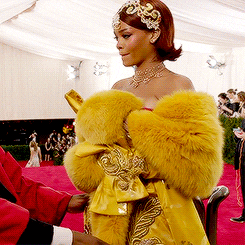 Rihanna blows a kiss to the camera at the 2015 Met Gala