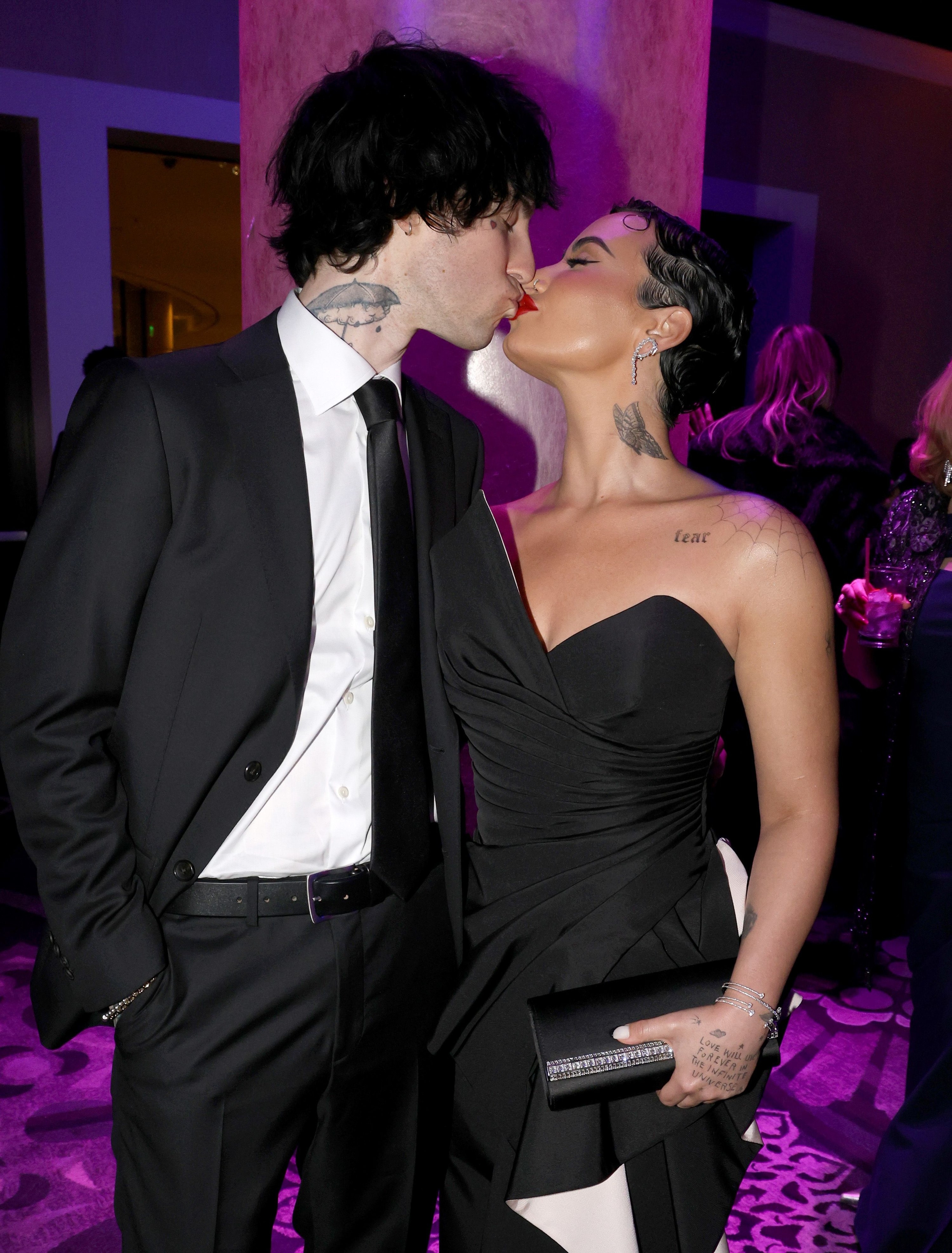 Jutes and Demi Lovato kissing