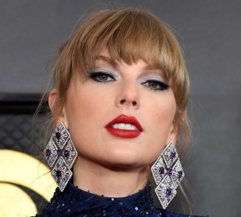 her earrings match the Speak Now cover