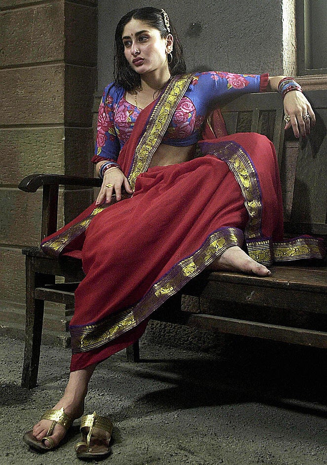 Kareena Kapoor sitting on the set during the shooting of the Hindi film Chameli