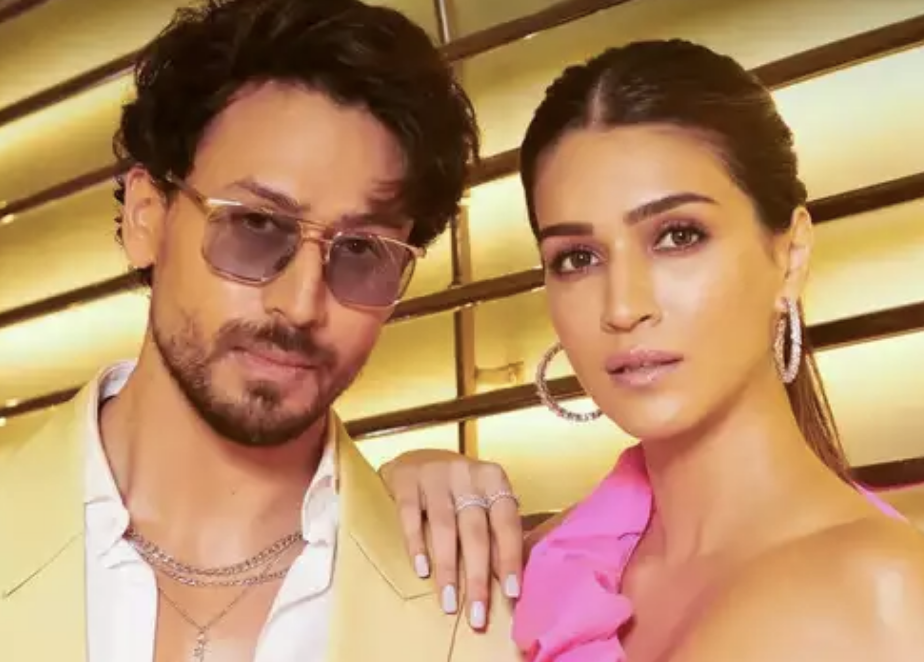 Tiger and Kriti pose for a picture