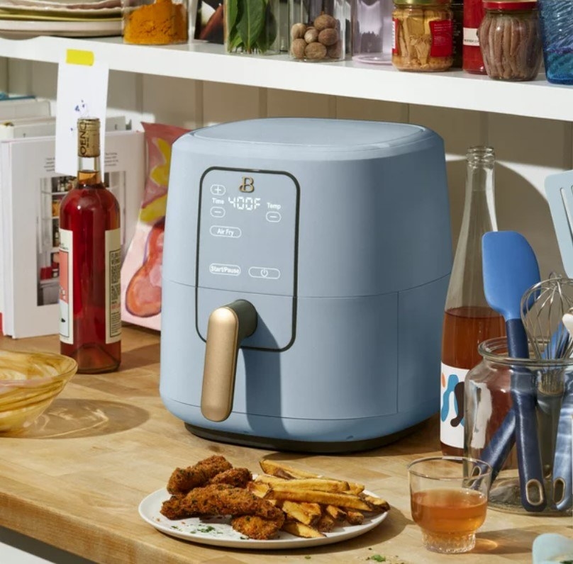 The air fryer in the color Cornflower Blue