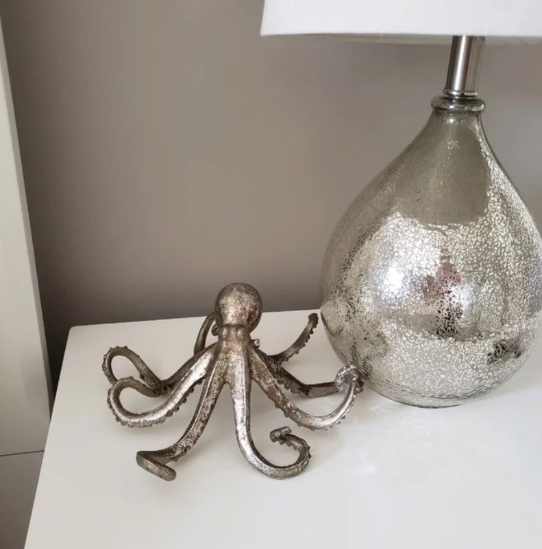 Reviewer&#x27;s photo of the octopus sculpture