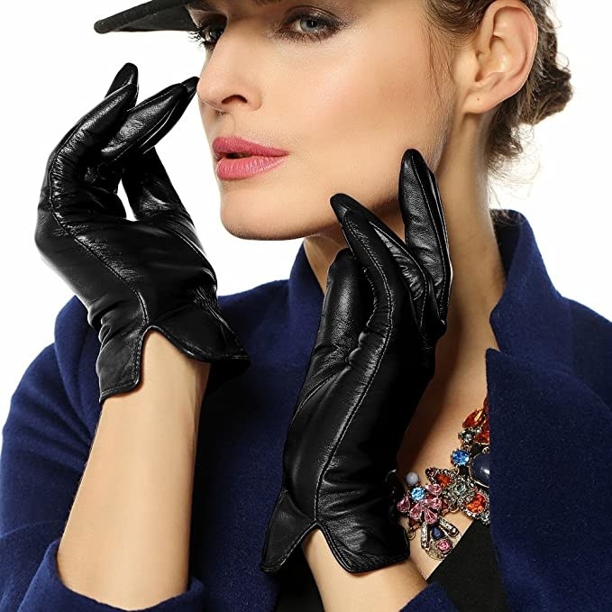 A model wearing the gloves in black