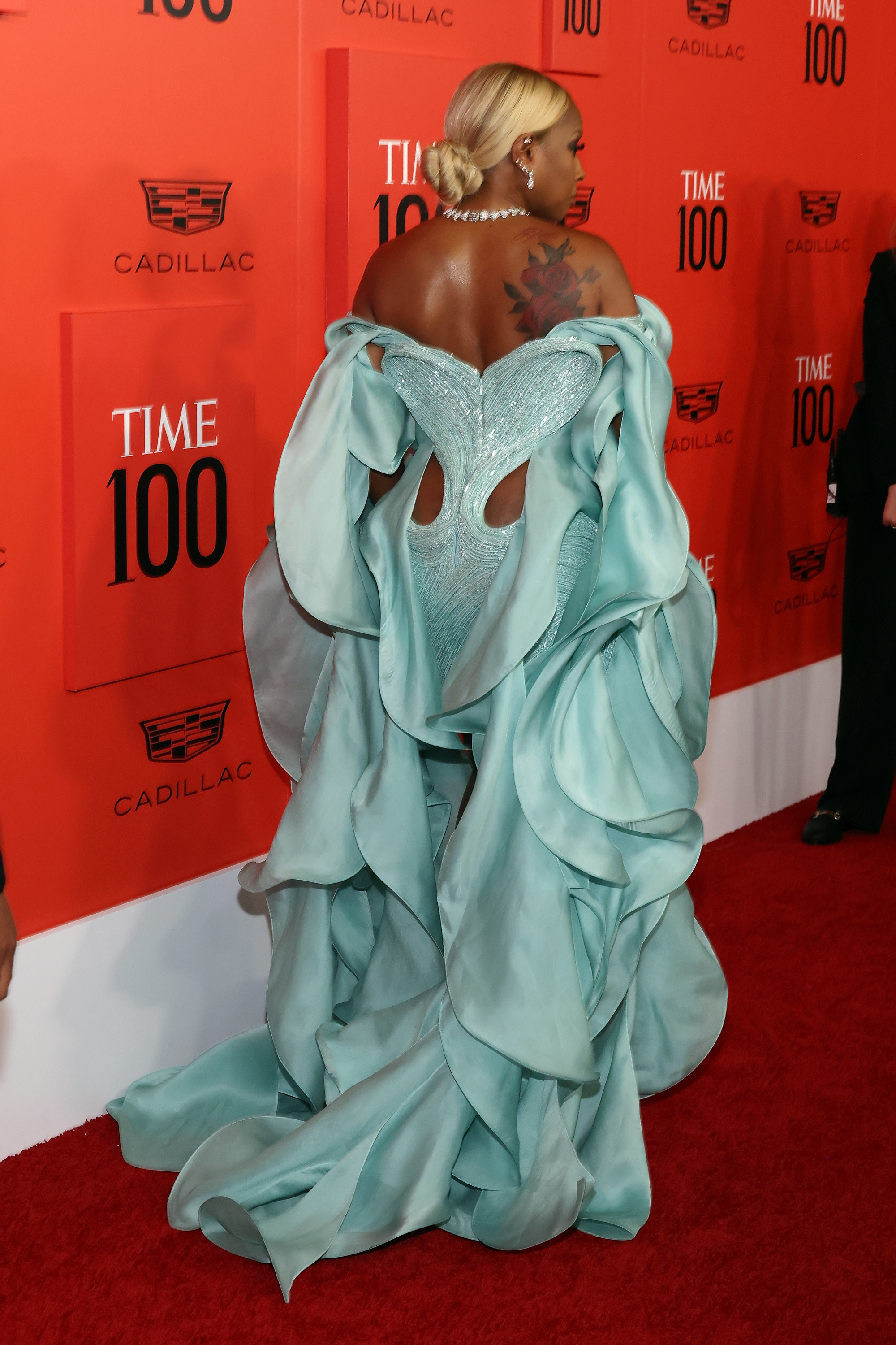 A view of Mary J. Blige&#x27;s dress from the back. The dress has cutouts on her lower back