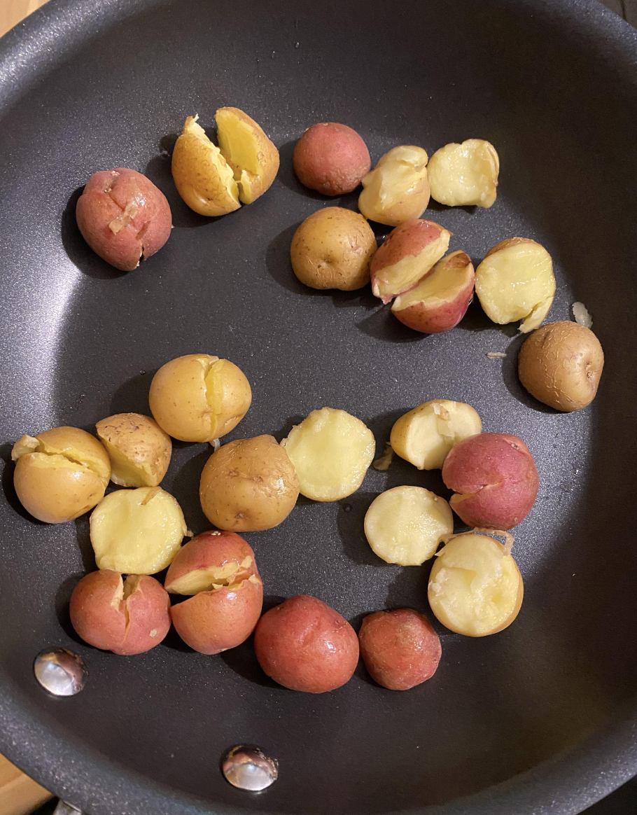 Bitten potatoes in a skillet