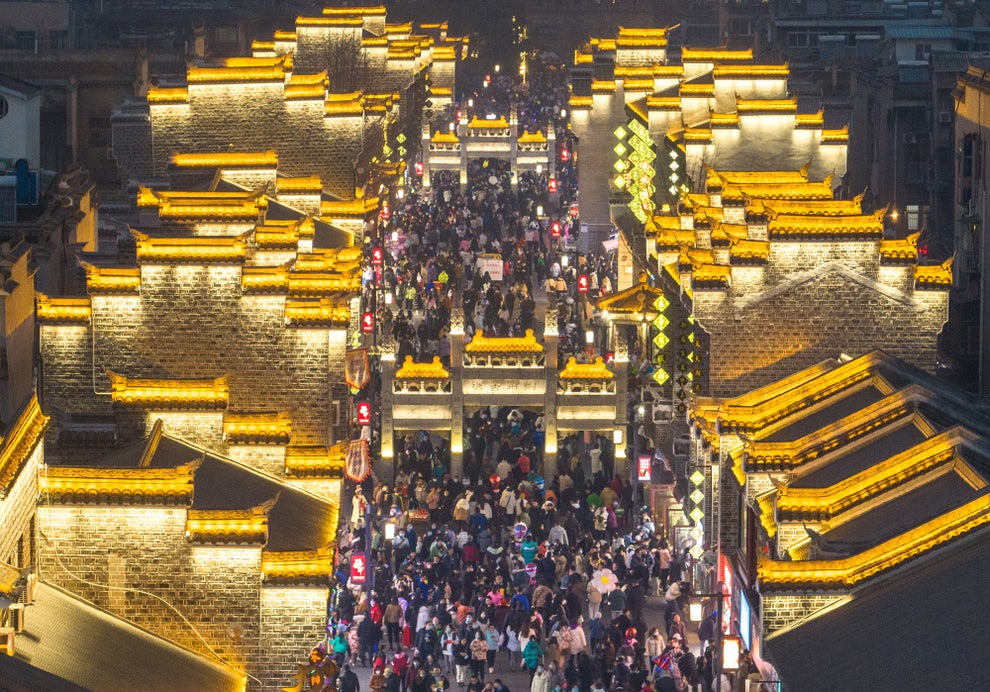 See The Magnificent Display Of Lights For The Lunar New Year Lantern ...