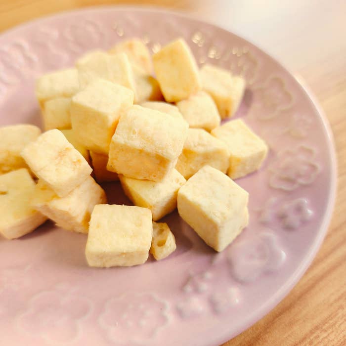 LAWSON(ローソン)のオススメお菓子「まるごと豆腐のスナック 宮古島産 雪塩仕立て 20g」