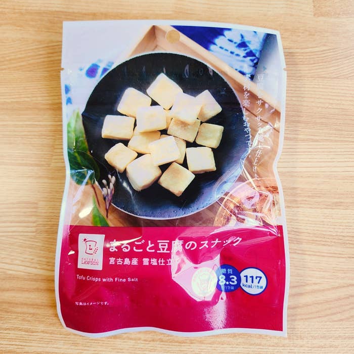 LAWSON(ローソン)のオススメお菓子「まるごと豆腐のスナック 宮古島産 雪塩仕立て 20g」