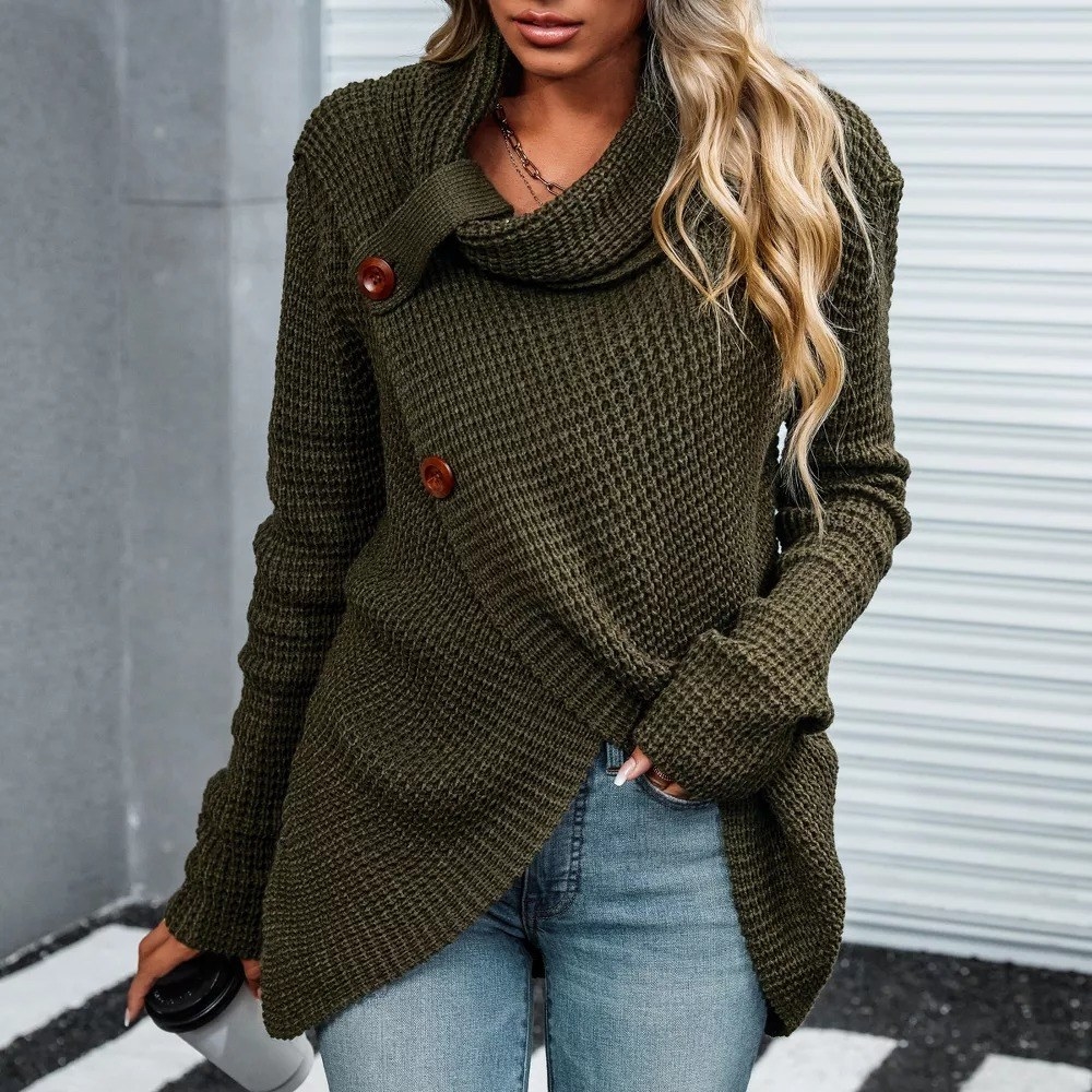 A model wearing the green sweater with jeans