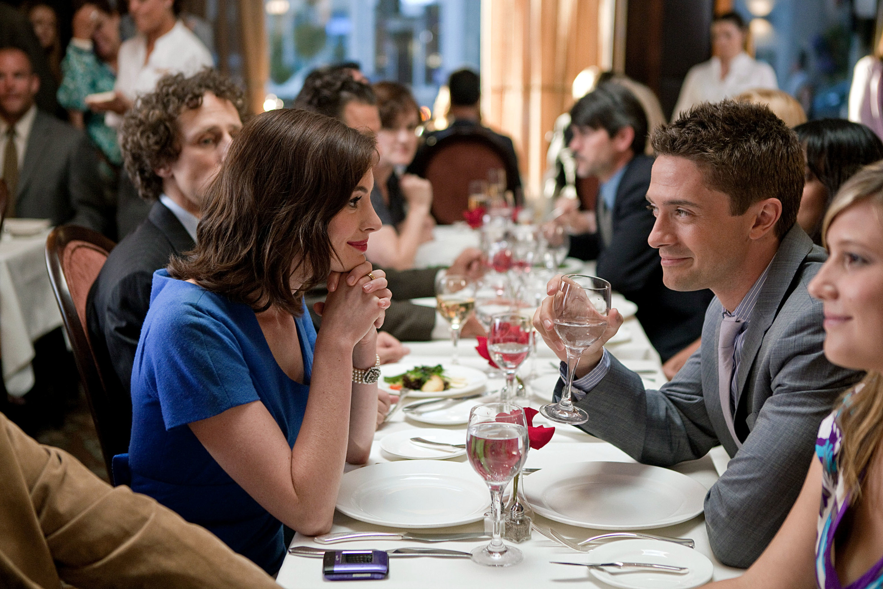 Anne Hathaway and Topher Grace in Valentine&#x27;s Day