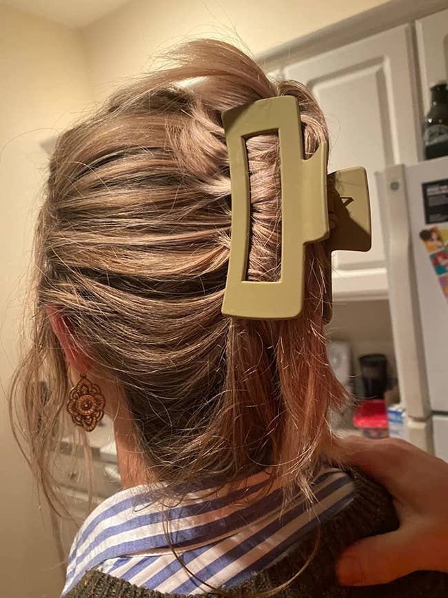 Reviewer wearing clip in their hair
