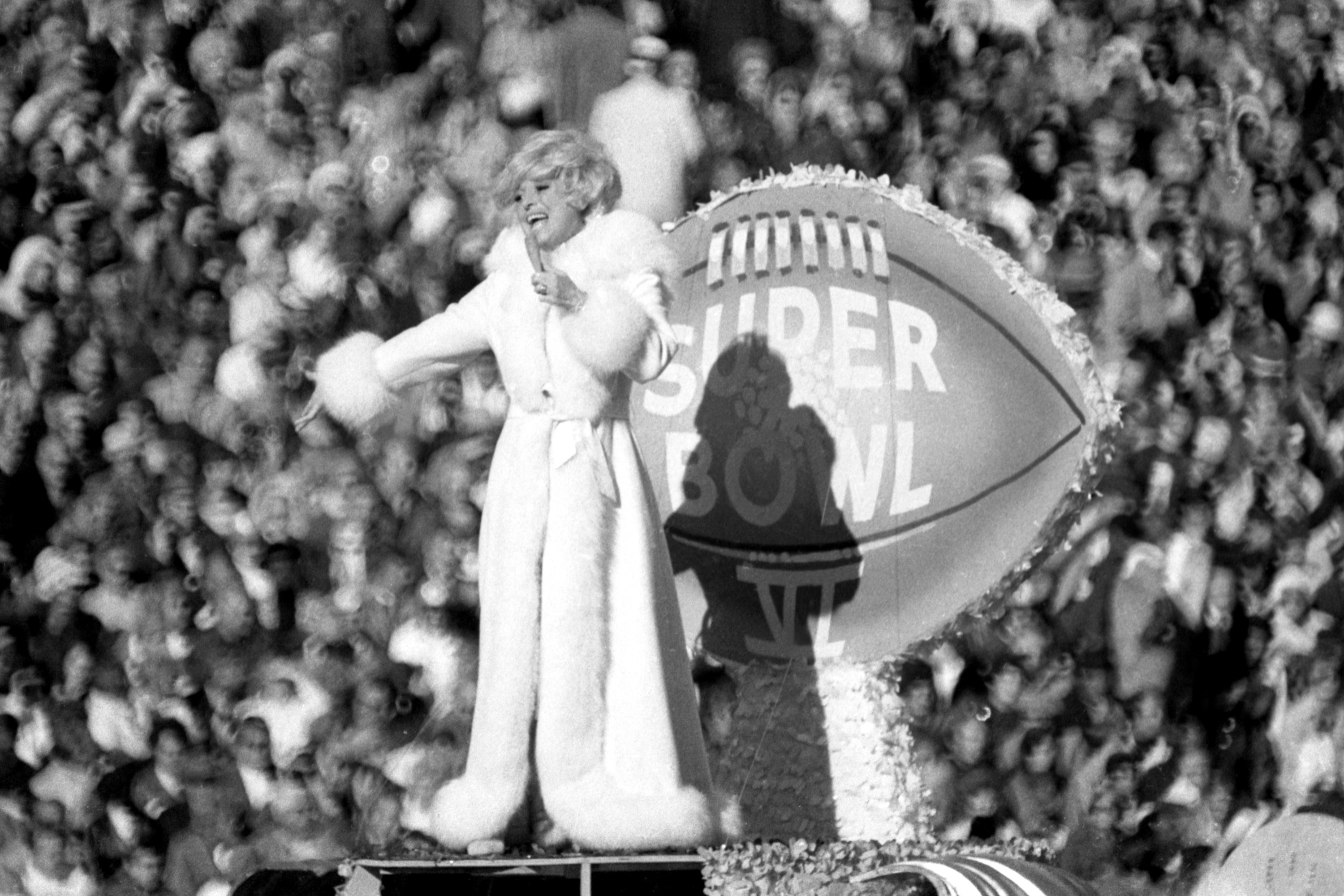 Singer Carol Channing performs at halftime of Super Bowl VI on January 16, 1972